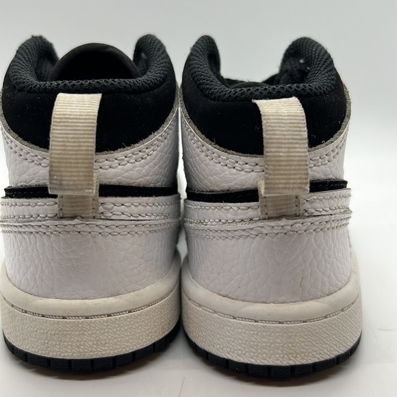 Youth 2018 Jordan 1 Mid PS Tuxedo 640734-113 - Picture 5 of 12